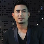 Artis Penyanyi Pop, Mantan Anggota Grup Vokal Pria Berlima Asal Jakarta Timur Rio Febrian Terkenal Dengan Lagu - Lagu Cintanya